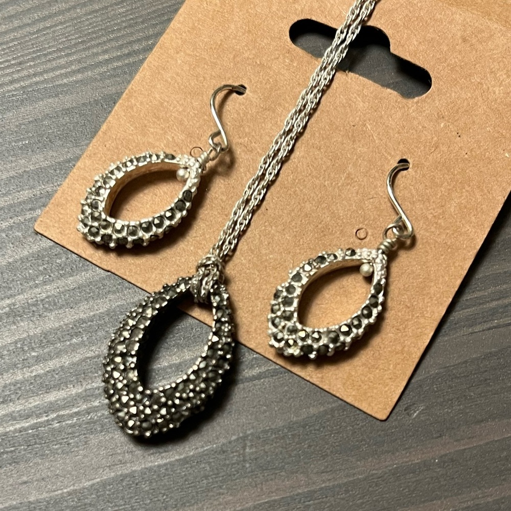 Dark crystal necklace & earring set